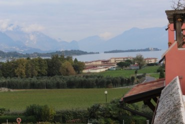 BEREITS VERKAUFT/VERMIETET 3-Zimmer-Wohnung in ruhiger Lage mit Pool und sehr großer Dachterrasse